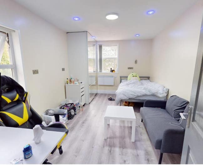 Newly renovated Studio flat for rent Main Photo