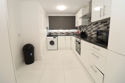 Amazing Room - Acton W3 - Modern Apartment!  Main Photo