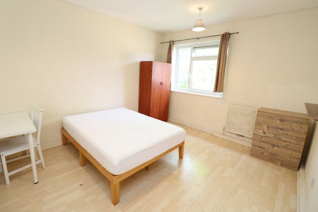 Last Lovely Double Room in Bow Road/Mile End Main Photo