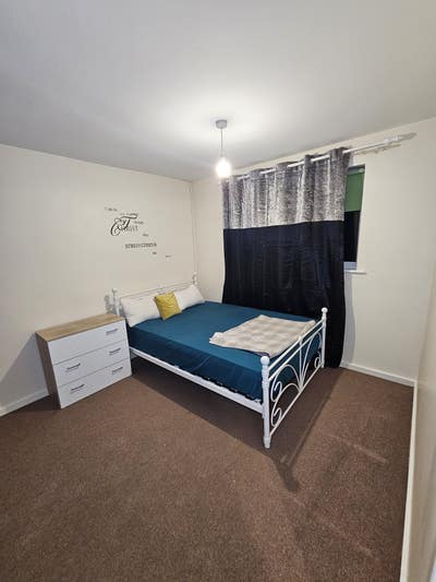 One Double Bed Room Available Main Photo