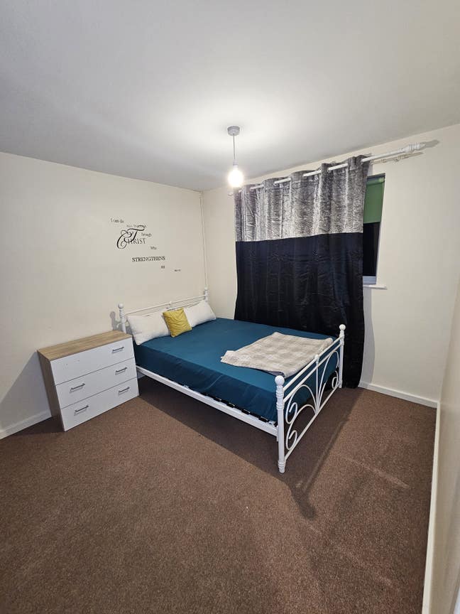 One Double Bed Room Available Main Photo