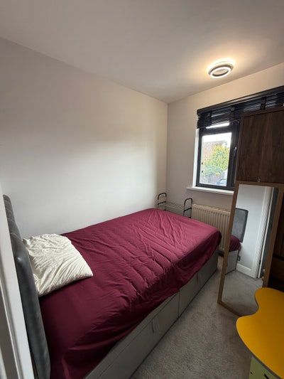 Single Room Available for females in Uxbridge  Main Photo