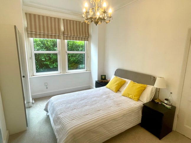 Large beautiful room near tube and etc Main Photo