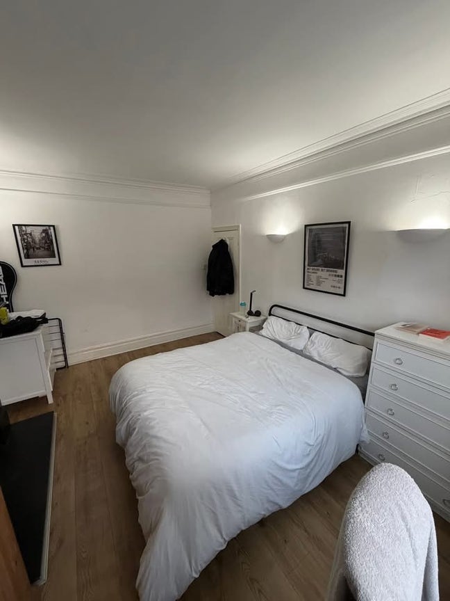 Room in a 2 Bed Flat - Clapham North Main Photo