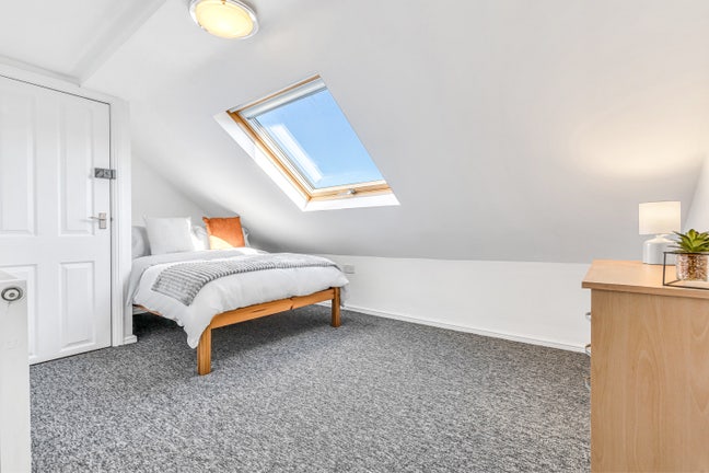     Premium Double Room | Cleaner & Bills Included Main Photo