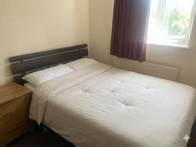 Single room for rent in IG3 for Female Main Photo