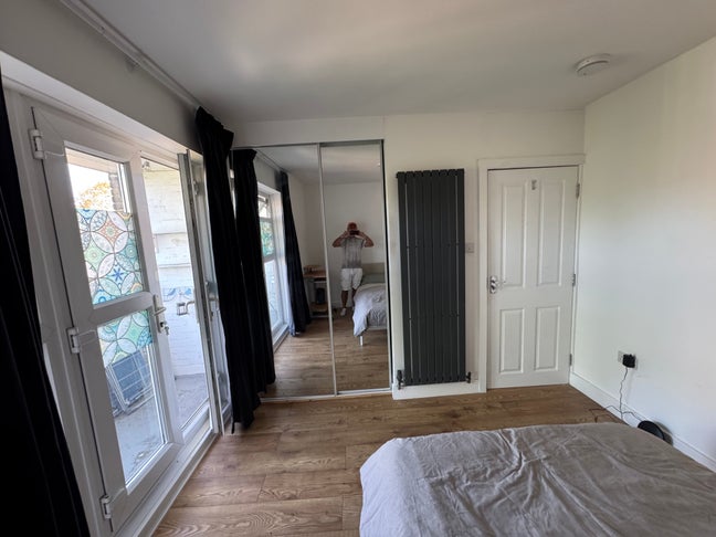 Bright large Double/balcony -Elephant Castle &pound;1250 Main Photo