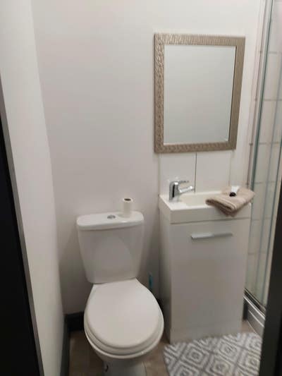 Single room with en-suite  Main Photo