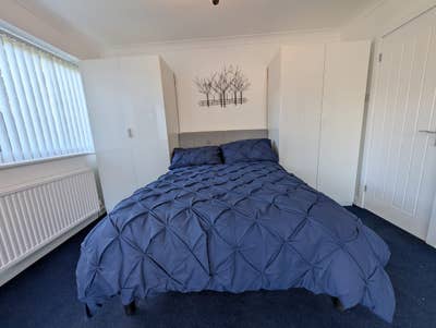Super nice very large room with ensuite EV Charger Main Photo