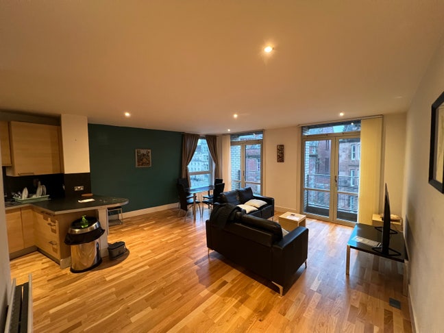 Furnished Double size Room Available G1 Glasgow Main Photo
