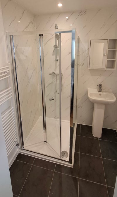 Spacious double room with ensuite  Main Photo