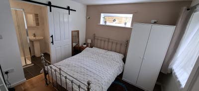 Spacious double room with ensuite  Main Photo
