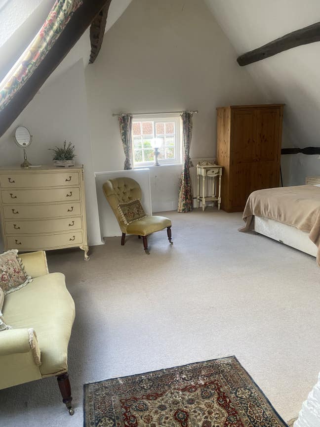 Huge bedroom with on suite and private lounge Main Photo