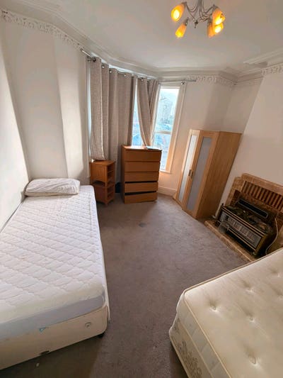 Room available  Main Photo