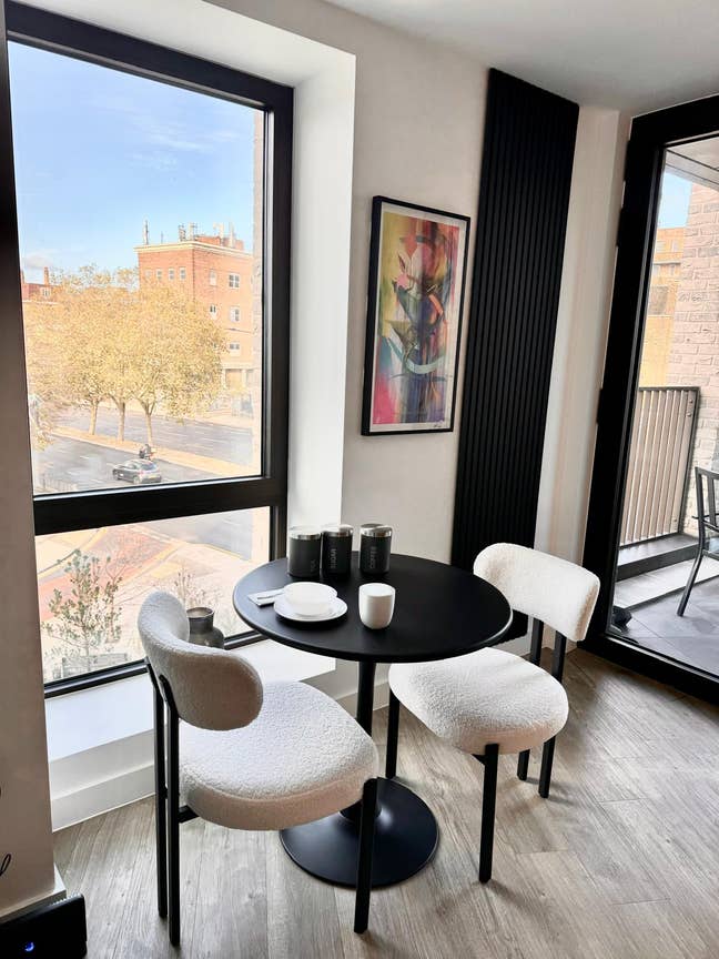 Flat fully furnished amazing transport links Main Photo
