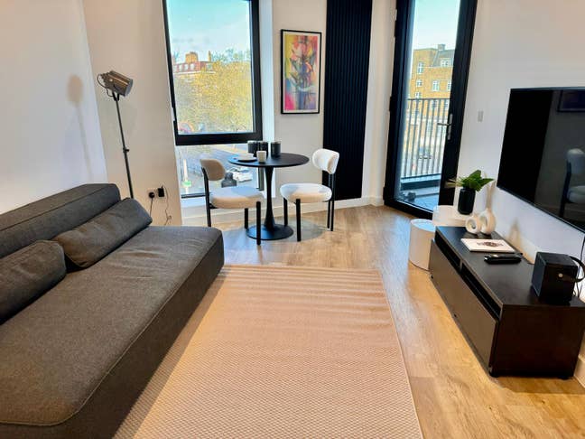Flat fully furnished amazing transport links Main Photo