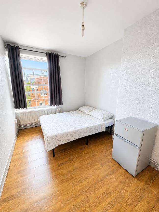 Double Room for One Person | E1 | 0 Deposit Main Photo