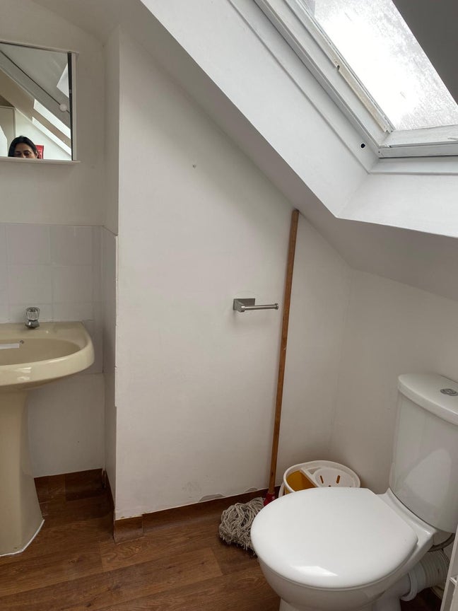 A bright and spacious studio flat  Main Photo