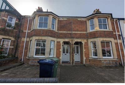 Spacious house, 5 bed, 3 bath. Main Photo