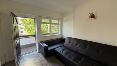 Modern 1 Bed Flat in Leyton E10  Main Photo