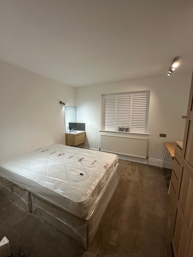 Single & Double Room Sunningdale Highstreet! 🏠  Main Photo
