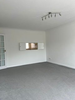 Double Room With Private En- Suite - Hatchend Main Photo