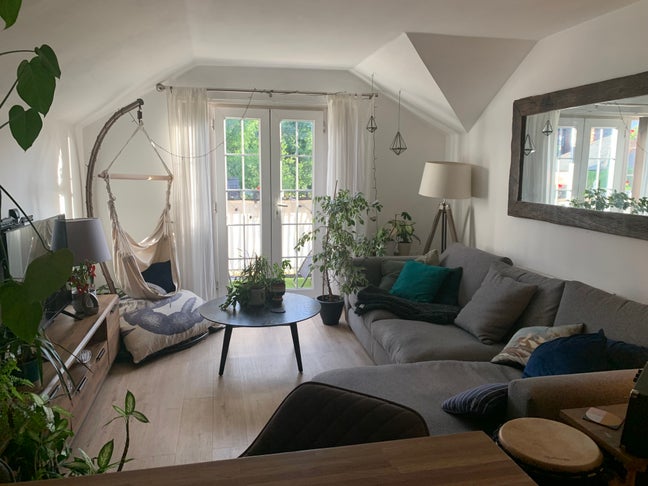 Full use of apartment, double room own bathroom  Main Photo