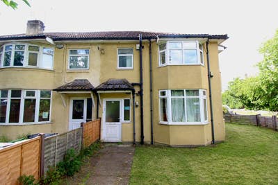 Four Bedroom House in Headingley Main Photo