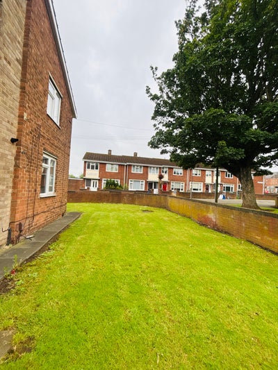 Peaceful Garden-View 1-Bed Flat for 2 Sharers 🐾 Main Photo