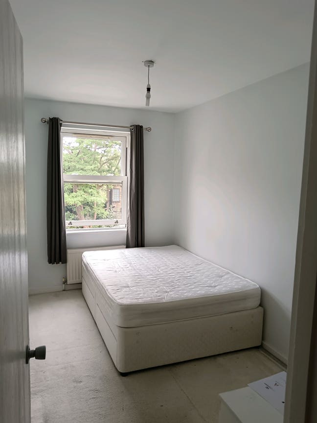 Lovely double room to rent Main Photo