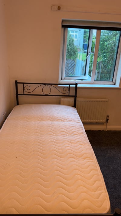Single furnished room Burnley Main Photo