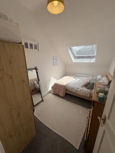 Lovely, bright room available in Willesden Green.  Main Photo