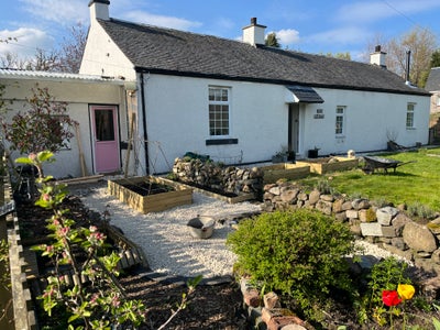 Double room in semi rural cottage  Main Photo