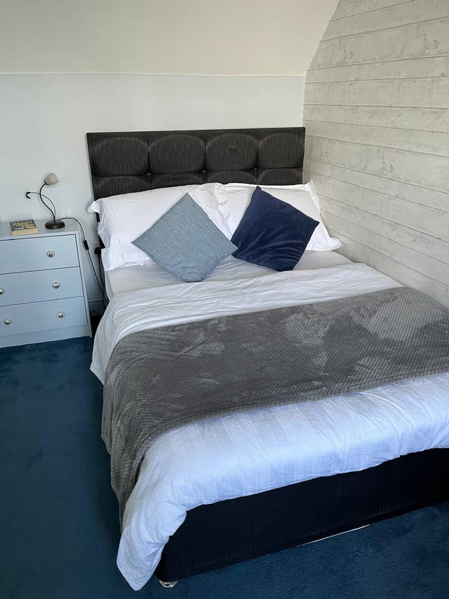 ⭐ Beautiful Double Room in Crawley Town Centre  Main Photo