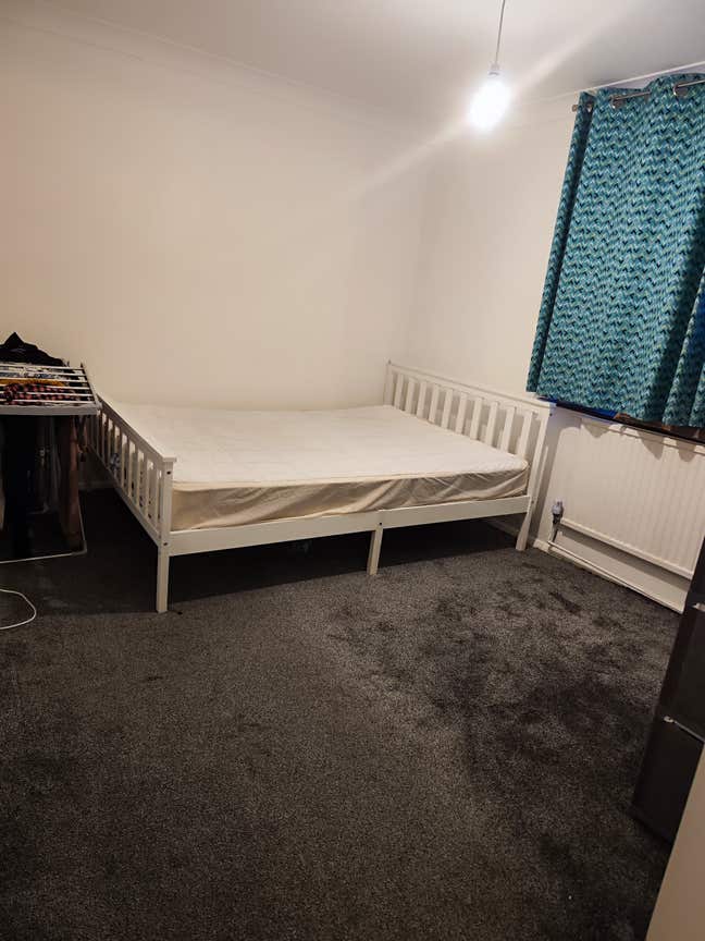 Single Room for Rent Main Photo