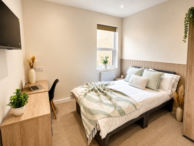 NewLuxury studio style/Ensuite/Kitchenette/Parking Main Photo