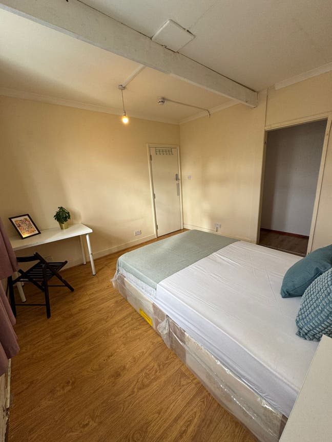 *Spacious and bright double room available Main Photo