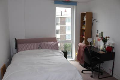 Double room in Stepney Green Main Photo