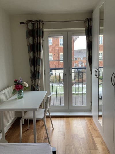 Spacious Room, Private Bathroom Uxbridge  Main Photo