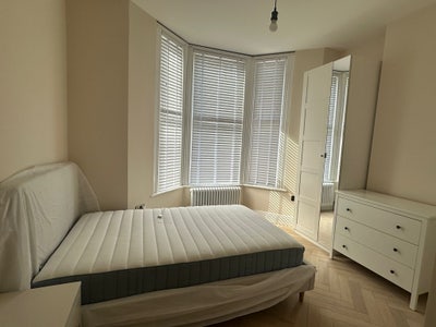 En-suite double room  Main Photo