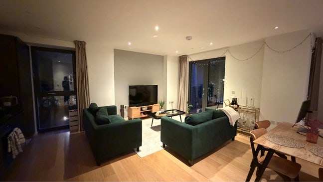 East Village double room + off suite bathroom Main Photo