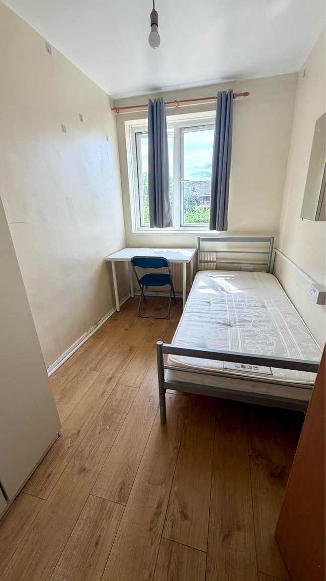 💖Lovely Room Next to Stepney Station+All Bill Incl Main Photo