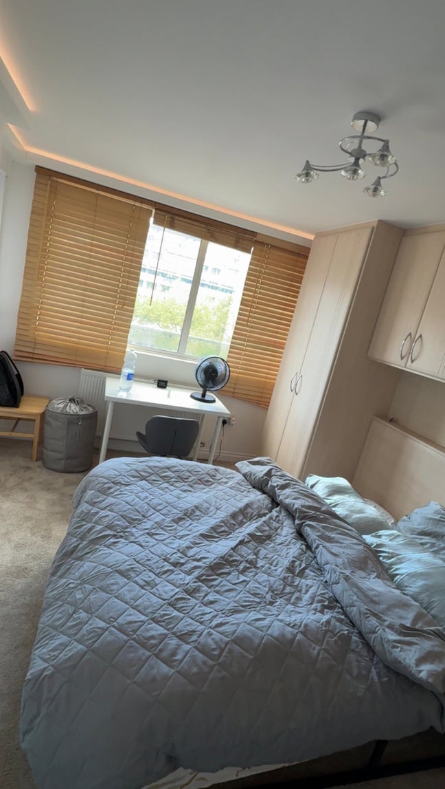 Large Room | 4 Min Walk to LBS | July Only Main Photo