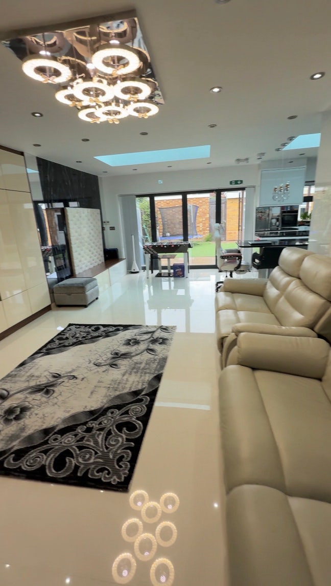 Beautiful modern en-suite bedroom Main Photo