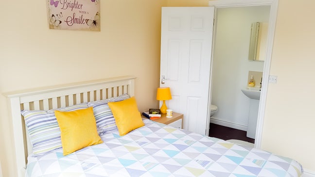 Lovely Large double ensuite room Main Photo