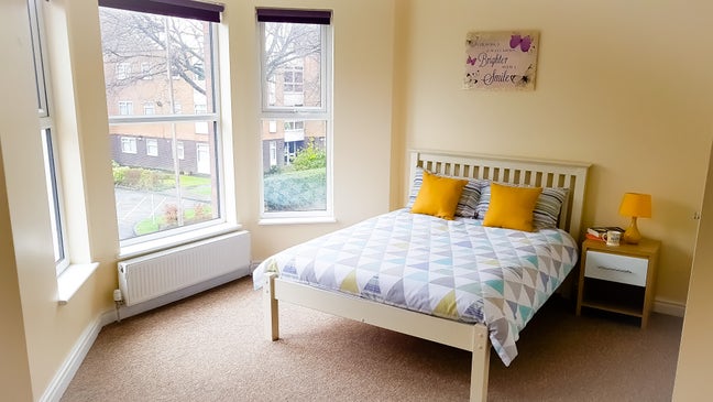 Lovely Large double ensuite room Main Photo
