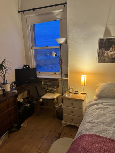 Cosy Morningside room available July 8th  Main Photo