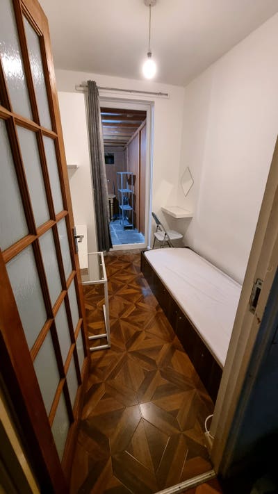 Single room + private covered area, from 28/06 Main Photo