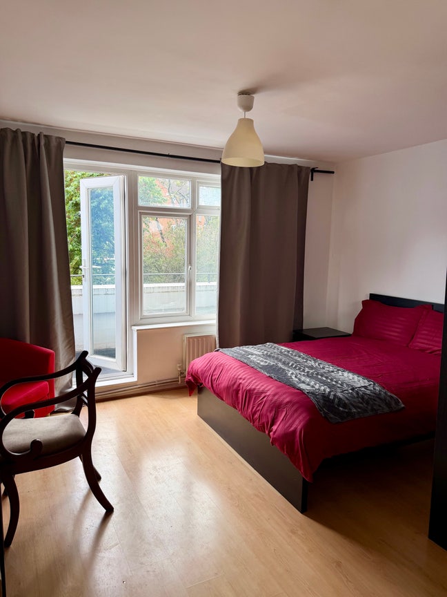 Lovely En-suite double room in prime location  Main Photo