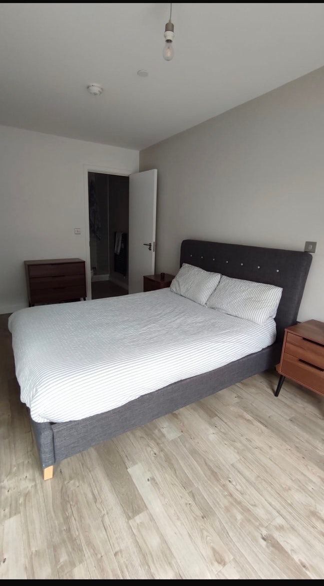 En-suite room available   Main Photo